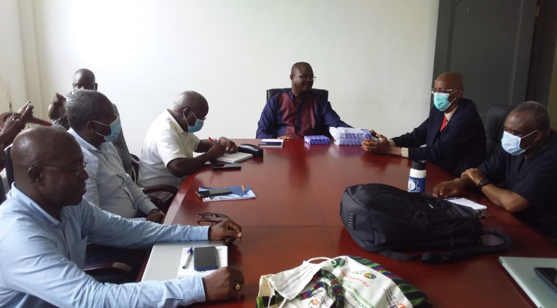 DEPUTADO DA NAÇÃO SAICO EMBALO DOOU TRÊS (3) MÁQUINAS QUE MEDEM MICRONS ADMISSÍVEIS EM SACOS PLÁSTICOS