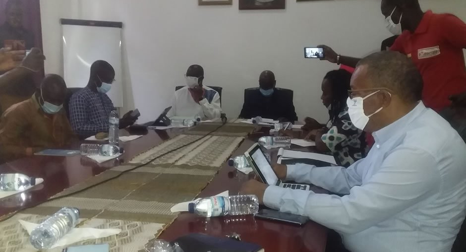 MINISTROS DA AGRICULTURA E DESENVOLVIMENTO RURAL E DO AMBIENTE E BIODIVERSIDADE REALIZAM CONFERÊNCIA DE IMPRENSA CONJUNTA SOBRE O LEVANTAMENTO DO MORATÓRIA DE EXPLORAÇÃO DE RECURSOS FLORESTAIS.